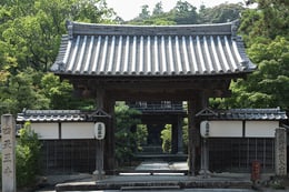 https://images.microcms-assets.io/assets/a061b71b7a084ccfa781f19d8659cbbd/079aca8b170344d3a602e2a207b6a472/en_shitennoji_SL_04_new.jpg