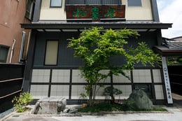 https://images.microcms-assets.io/assets/a061b71b7a084ccfa781f19d8659cbbd/0aa33570b83f4e918257f13d52f11fd2/matsukiya_780-520_25-c.jpg