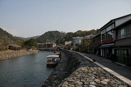 https://images.microcms-assets.io/assets/a061b71b7a084ccfa781f19d8659cbbd/2a4bbde2a9b9434ba29983af84c9d658/en_tatsumiya_from_slug.jpg