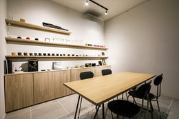 https://images.microcms-assets.io/assets/a061b71b7a084ccfa781f19d8659cbbd/76afd22a9cff44e38a9601fa80a11b7e/hyobodo_780-520_01_normal-c.jpg