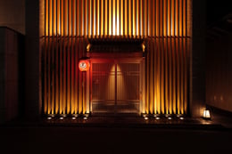 https://images.microcms-assets.io/assets/a061b71b7a084ccfa781f19d8659cbbd/d75ee072addd448d8808d505e5c39ac5/exclusivekyoto_exterior_new1.jpg
