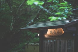 https://images.microcms-assets.io/assets/a061b71b7a084ccfa781f19d8659cbbd/ddafb91768ac48a1bd16b7f55b3dbed1/en_meitokuan_from_slug.jpg