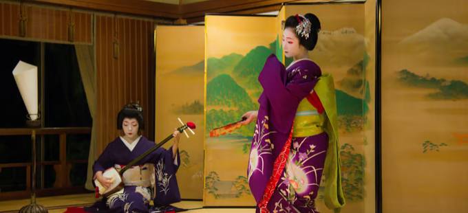 Maiko dance with shamisen accompaniment