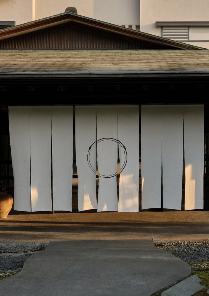  [Experiential Stay] Relax at a Stylish Ryokan in Yamanaka Onsen and Experience Woodcarving with a Local Lacquerware Artisan