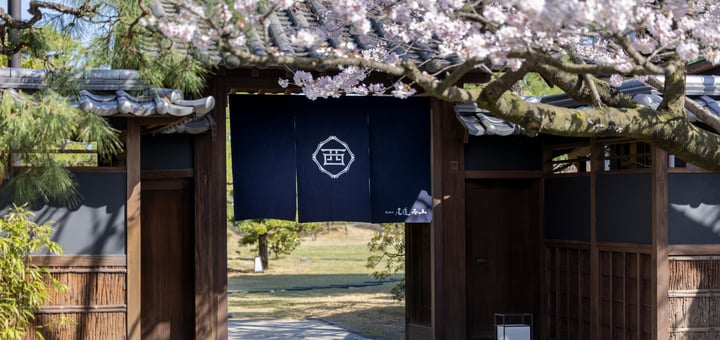 [Experiential Stay] A Classic Modern Onomichi Ryokan Stay with a Premium Trifecta of Tradition: Sake Brewing, Soy Sauce Brewing, plus Tea and Zen at a Temple Museum