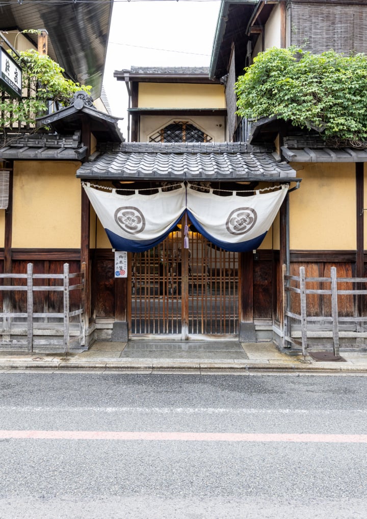 [Experiential  Stay] Experience Authentic Kyoto Hospitality at Historic Hiiragiya Ryokan and Forge Your Own Japanese Knife with a Master Blacksmith