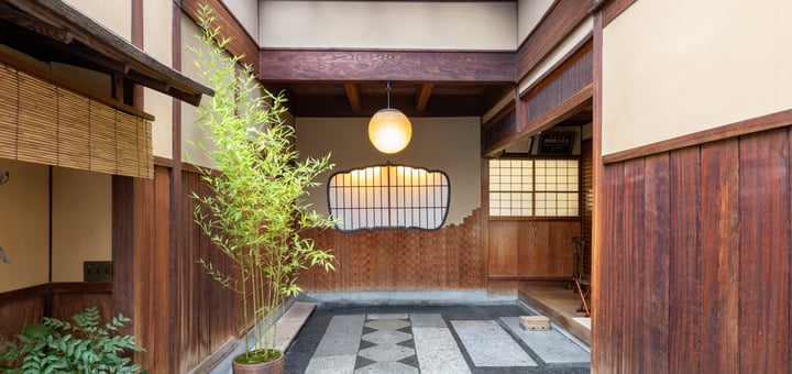 [Experiential Stay] Experience Authentic Kyoto Hospitality at Historic Hiiragiya Ryokan and an Evening of Cultural Entertainment with a Geisha
