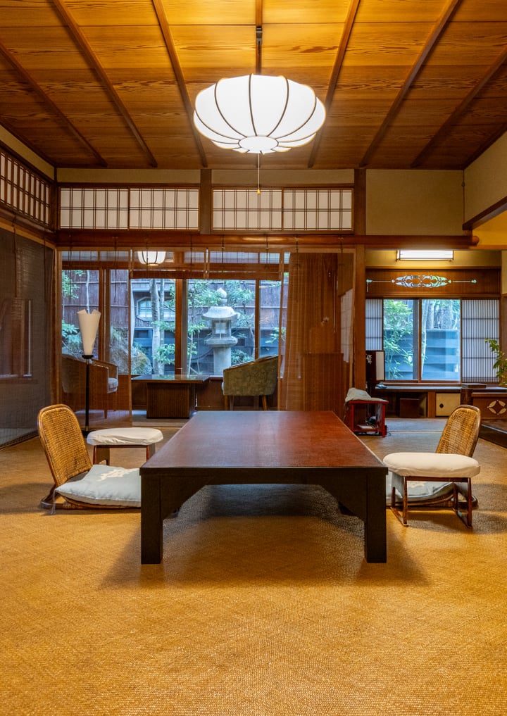 [Experiential Stay] Stay at Historic Hiiragiya Ryokan and Create Your Own Silk Shawl or Handkerchief using Traditional Plant-Based Dyeing Techniques