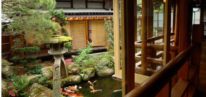 [Experiential Stay]  Experience True Relaxation at a Luxury Ryokan and Reconnect with Nature at a Mountain Temple in Takayama
