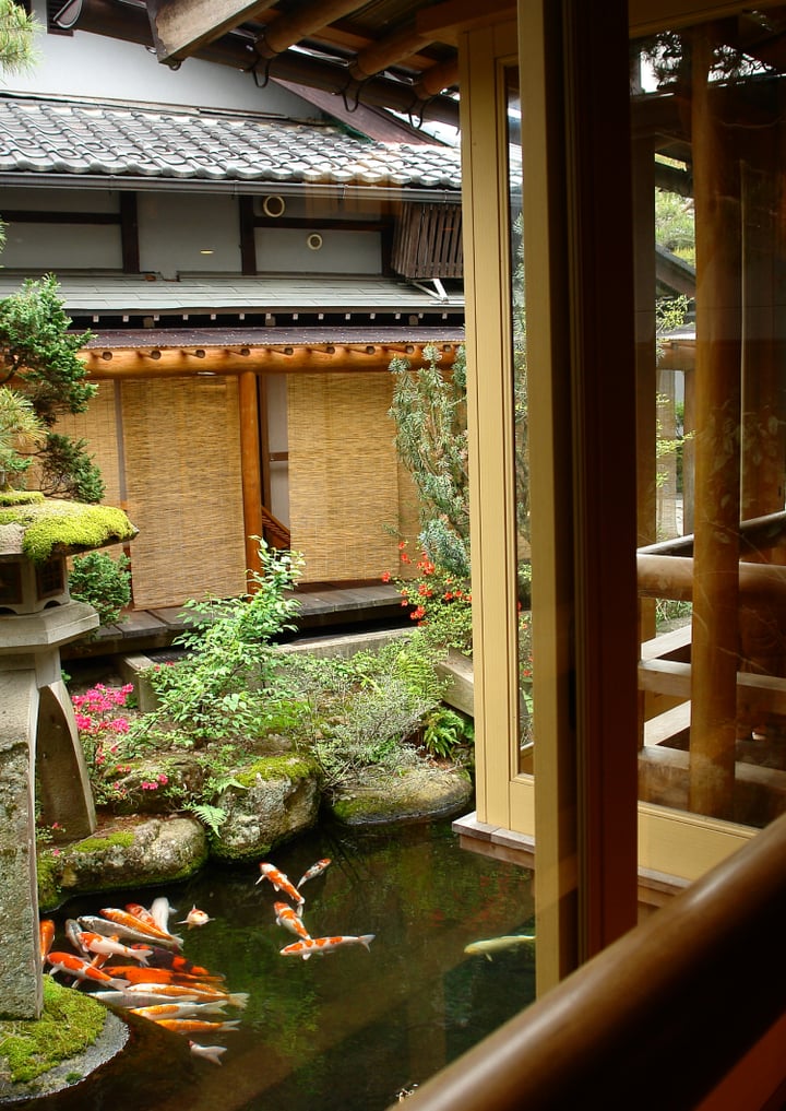 [Experiential Stay]  Experience True Relaxation at a Luxury Ryokan and Reconnect with Nature at a Mountain Temple in Takayama