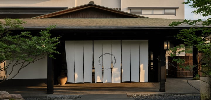 [Experiential Stay] Relax at a Stylish Ryokan in Yamanaka Onsen and Experience Woodcarving with a Local Lacquerware Artisan