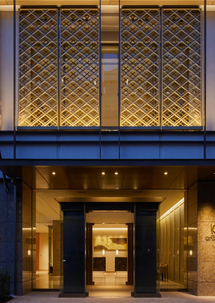  [Experiential Stay] Luxury Central Tokyo Stay and City Tour of the Architecturally Historic Marunouchi Area