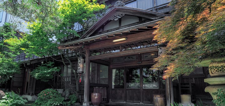 [Experiential Stay] Stay at a Historic Ryokan Inn and Taste Local Sake in Hida Furukawa, Where History and Nature Intertwine
