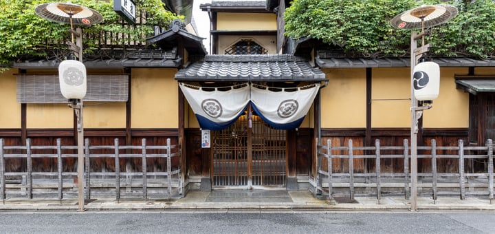 [Experiential  Stay] Experience Authentic Kyoto Hospitality at Historic Hiiragiya Ryokan and Forge Your Own Japanese Knife with a Master Blacksmith