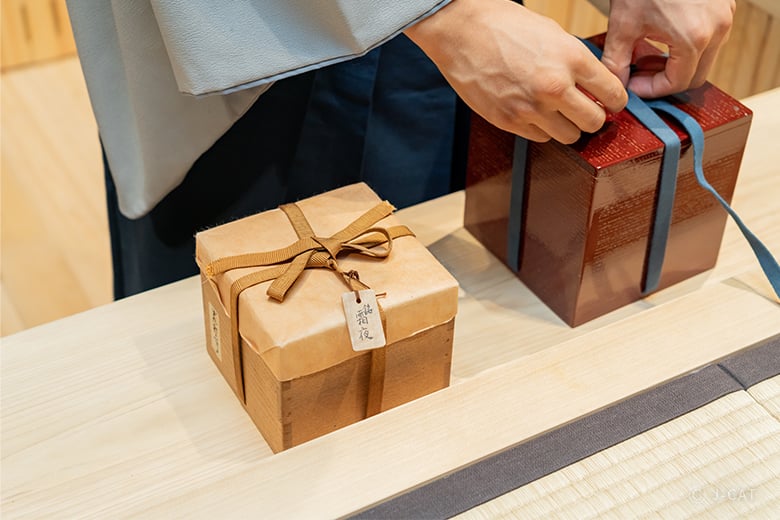 View and Touch Historical Art at a Kyoto Antique Dealer View and Touch Historical Art at a Kyoto Antique Dealer