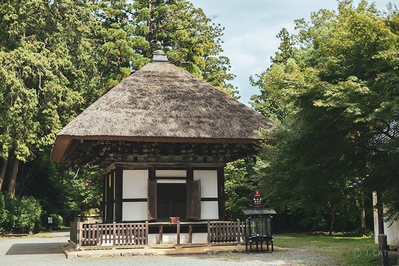 A Priest Guides the Way in Kanshinji's Kondo Hall for Meditation