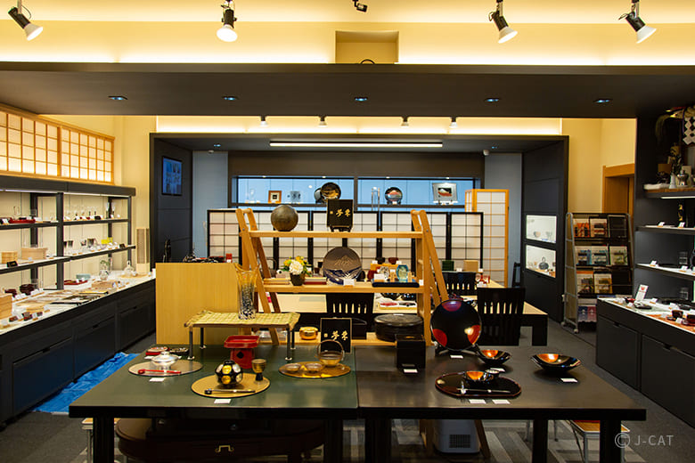 Available Today: Maki-e Decoration Experience at a Longstanding