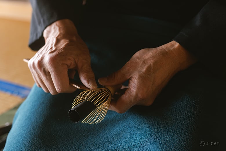 Experience Tea Whisk Making and Threading at a 500-Year-Old