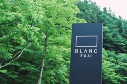https://images.microcms-assets.io/assets/a061b71b7a084ccfa781f19d8659cbbd/728eeee7b3bd470d81c3189d8423f735/en_blancfuji-trekking_AR%20(10).jpg