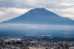 https://images.microcms-assets.io/assets/a061b71b7a084ccfa781f19d8659cbbd/92b1d3445e574915b2c20626fccc96aa/en_fujinomiyahonpo-2day_from_slug.jpg