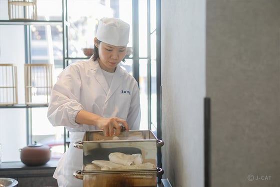 https://storage.otonami.jp/images%2Fen_sasaya-iori_wagashi_sub_1_f53484f9.jpg?alt=media