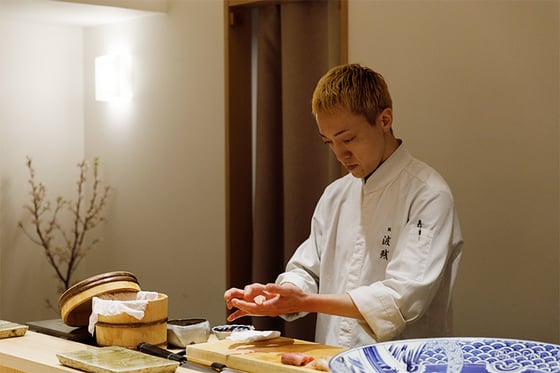 https://storage.otonami.jp/images%2Fen_sushi-hazan-nigiri_sub_1_29717349.jpg?alt=media