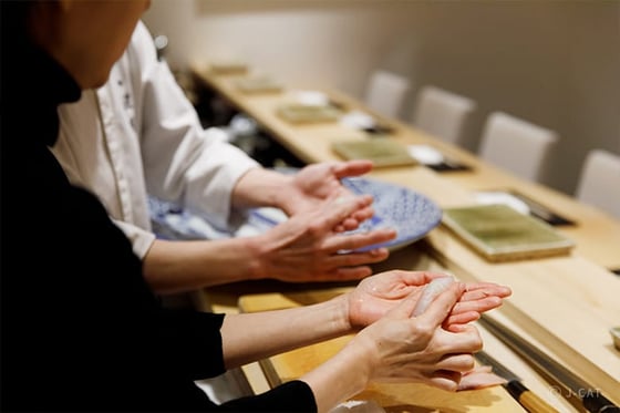 https://storage.otonami.jp/images%2Fen_sushihazan-tour_sub_1_535029d3.jpg?alt=media