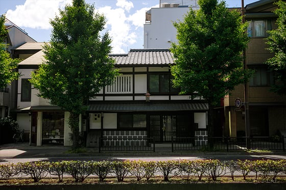 https://storage.otonami.jp/images%2Fen_the-tea-crane_sub_3_0345d488.jpg?alt=media